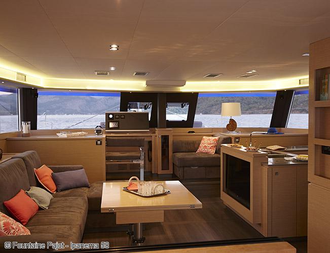 catamaran-ipanema58-interieur-carre-cuisine