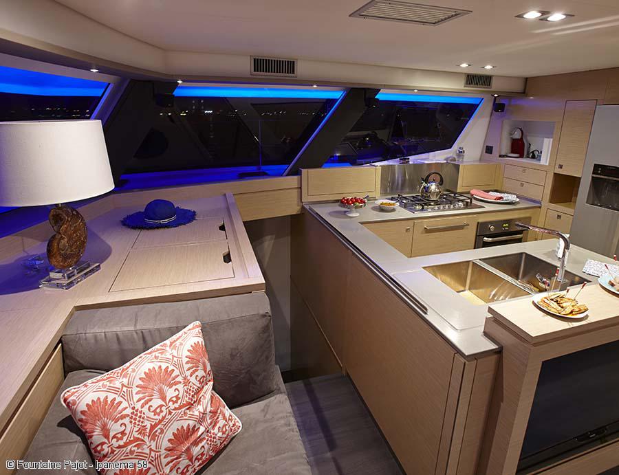 photo catamaran interieur