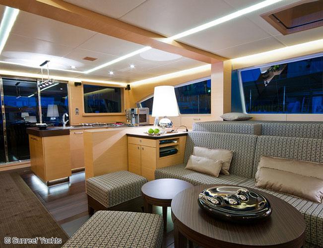 croisiere-yacht-de-luxe-Sunreef-102-salon