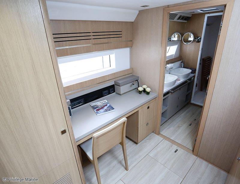 yacht-de-luxe-namaste-privilege-serie-7-interieur-bureau