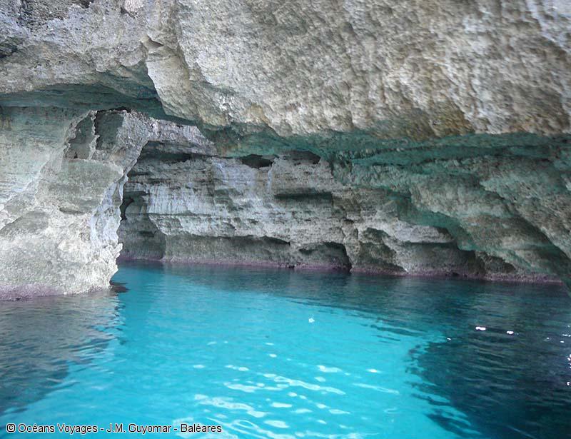 Baleares-decouverte-formentera-croisiere-grotte